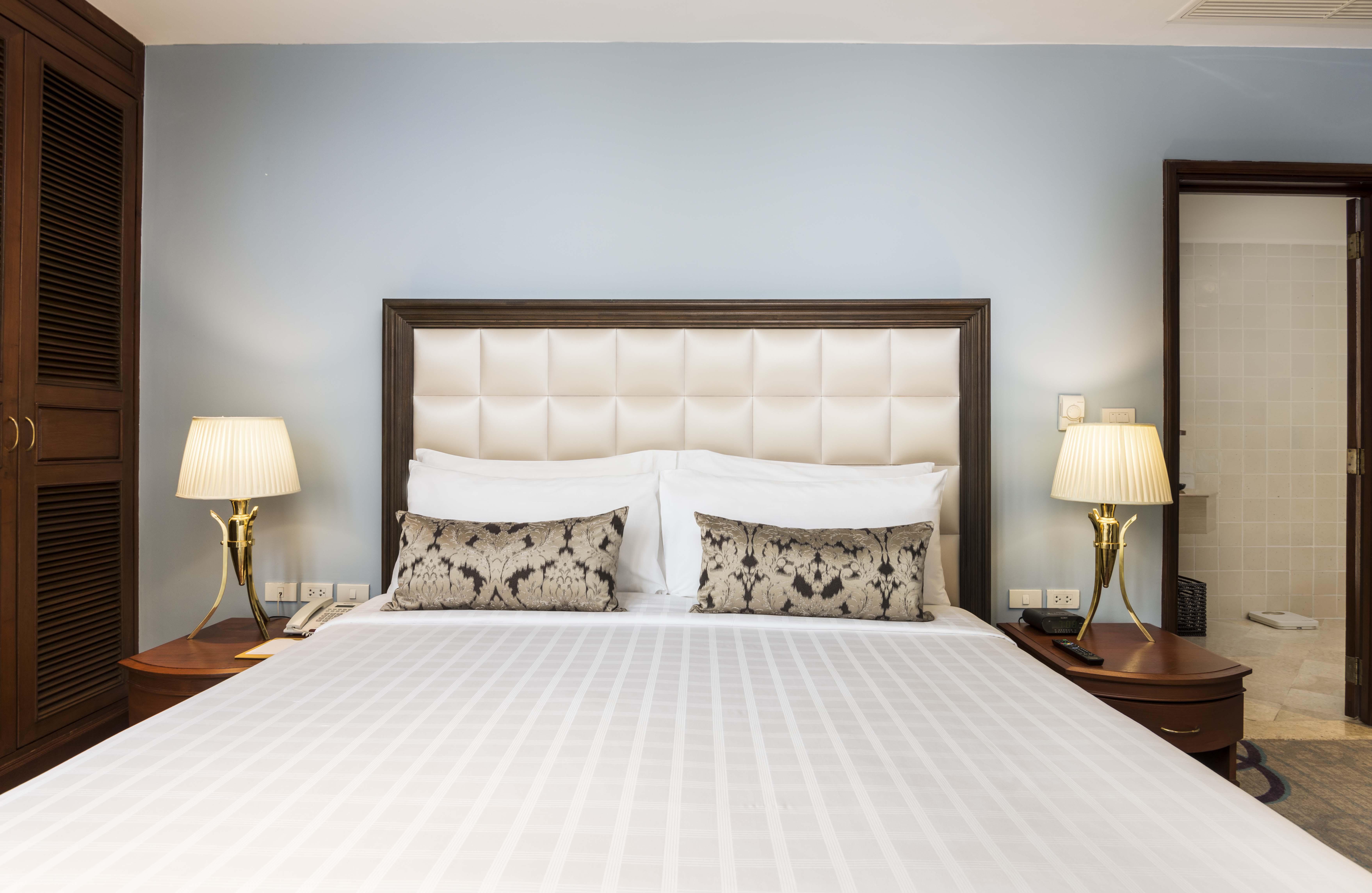 Chatrium Hotel Royal Lake Yangon Bagian luar foto