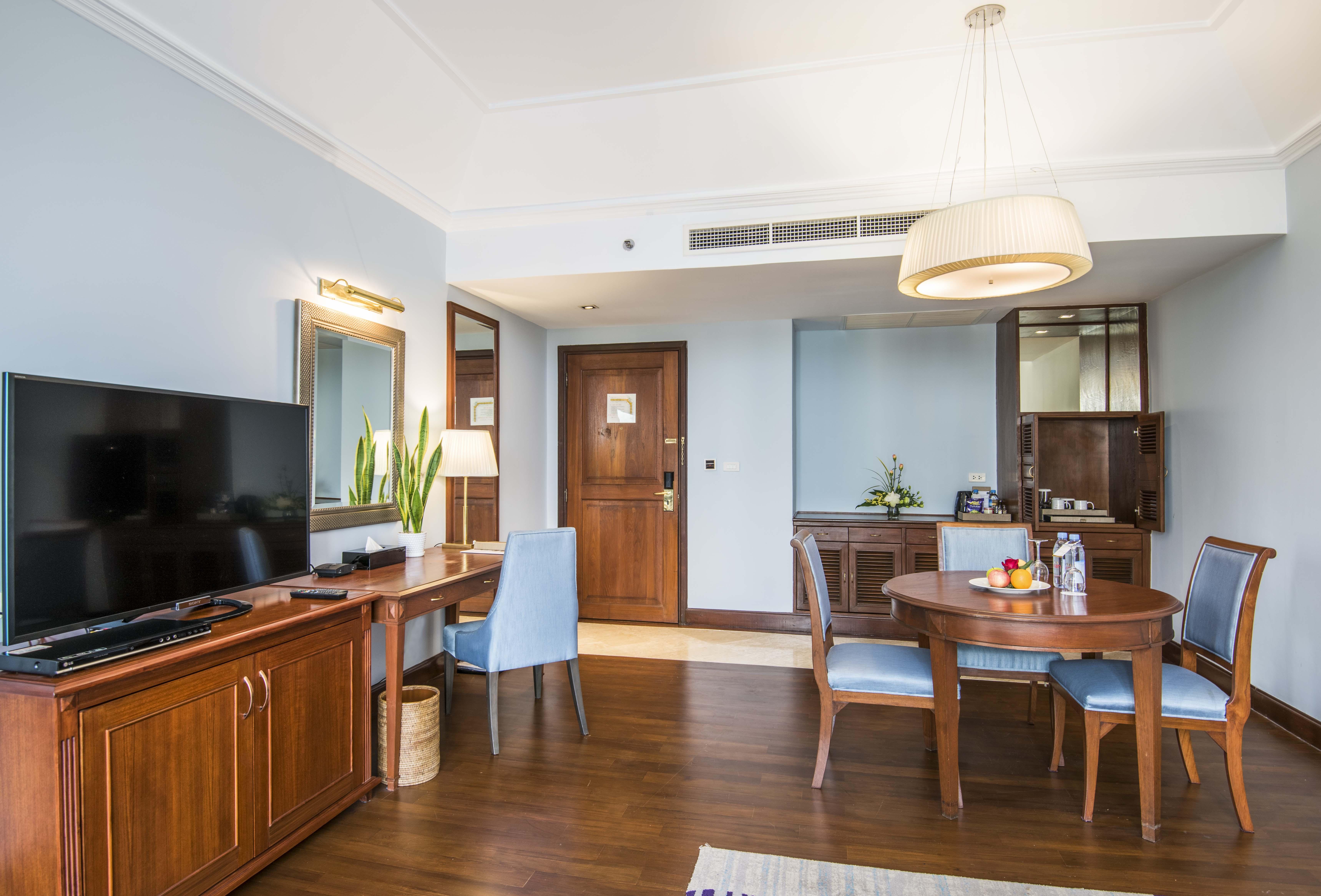 Chatrium Hotel Royal Lake Yangon Bagian luar foto