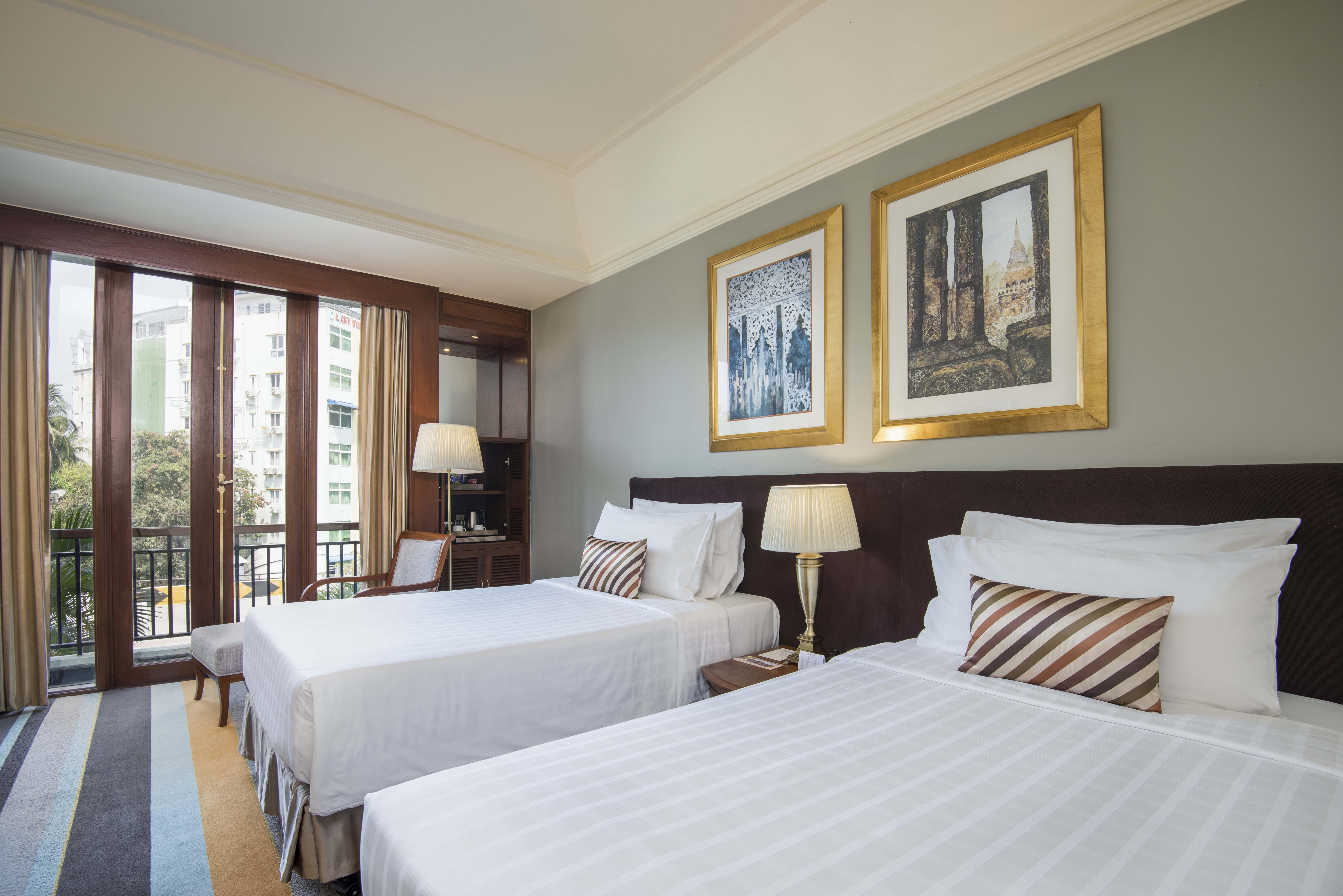Chatrium Hotel Royal Lake Yangon Bagian luar foto