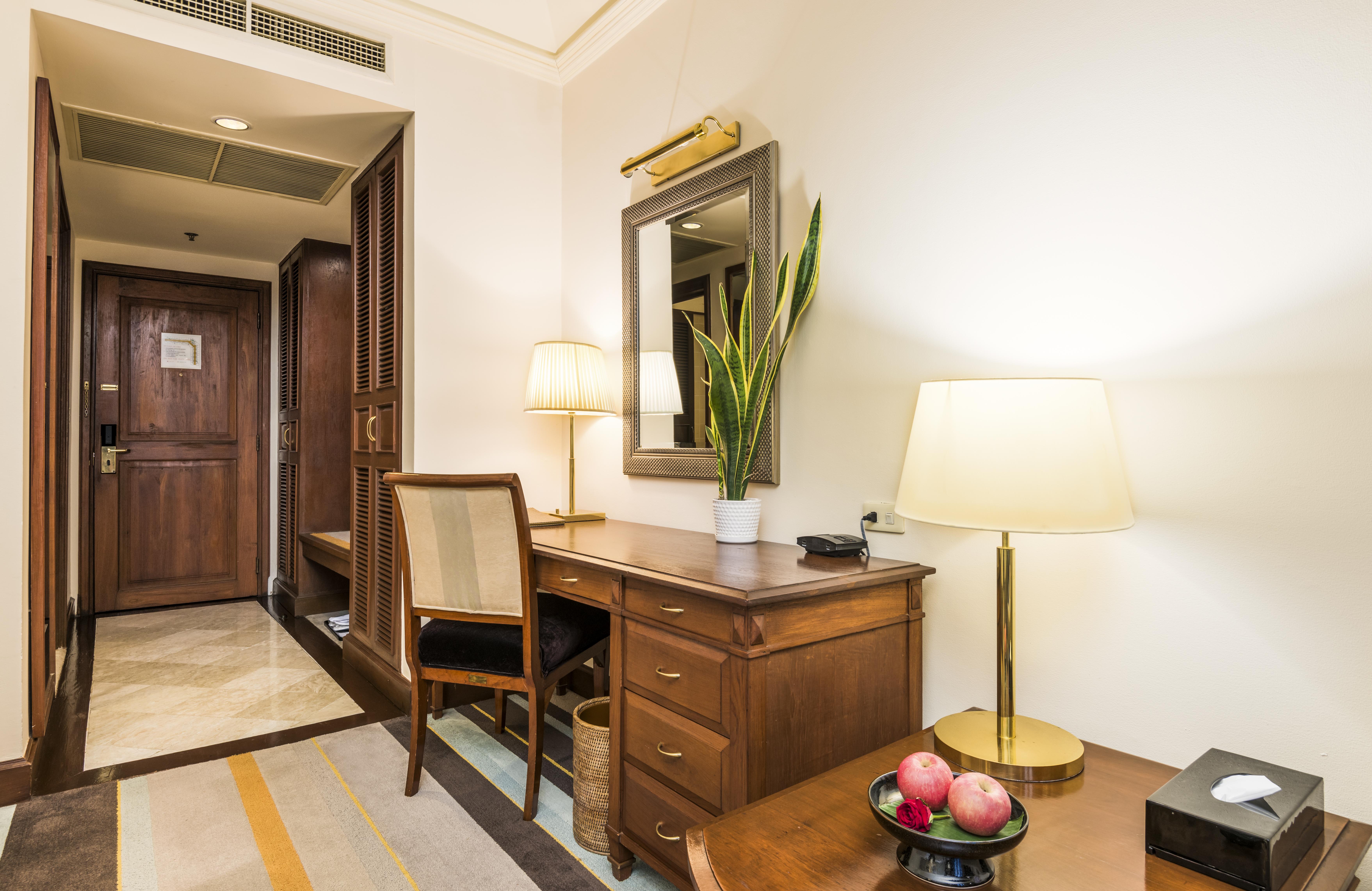 Chatrium Hotel Royal Lake Yangon Bagian luar foto