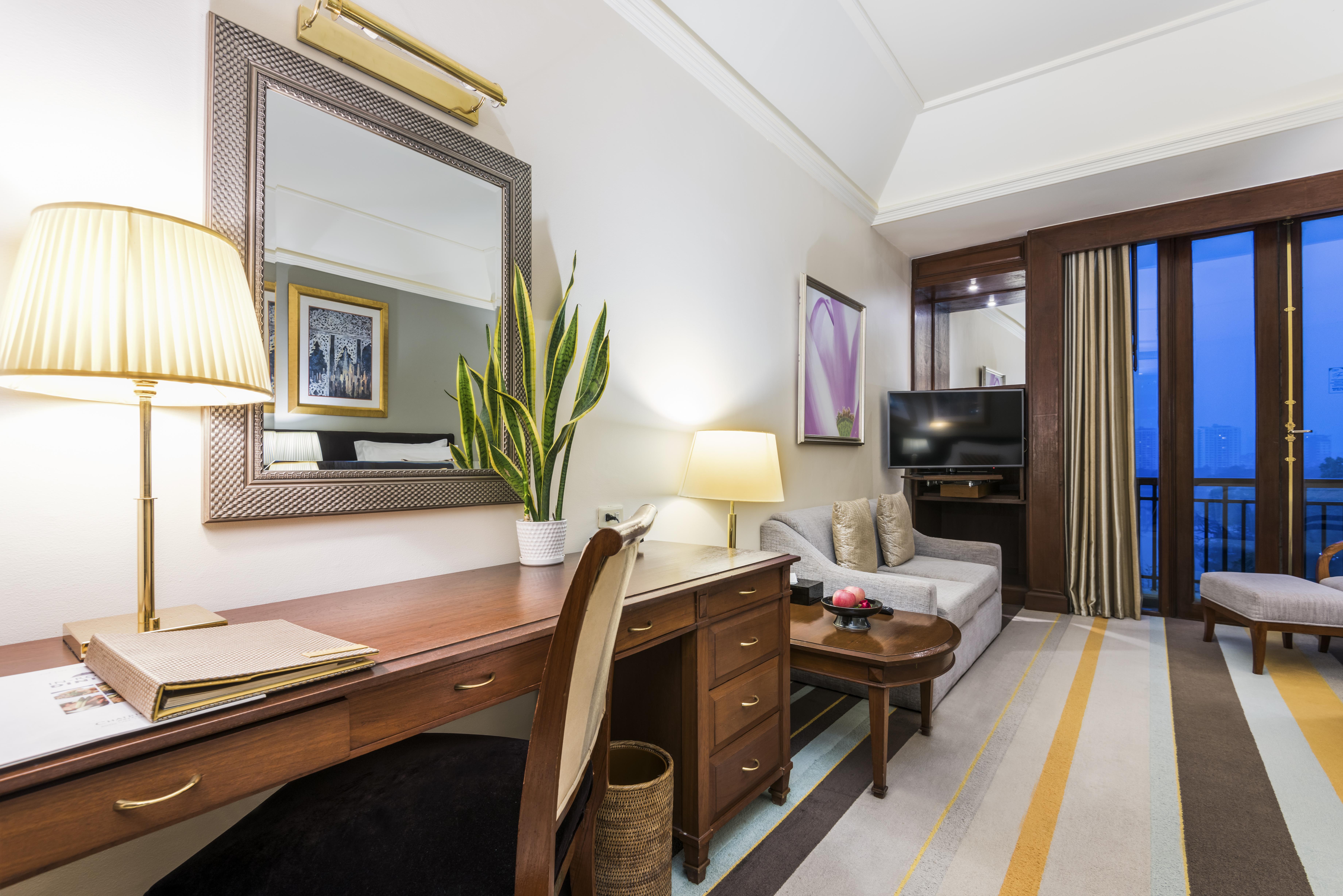 Chatrium Hotel Royal Lake Yangon Bagian luar foto