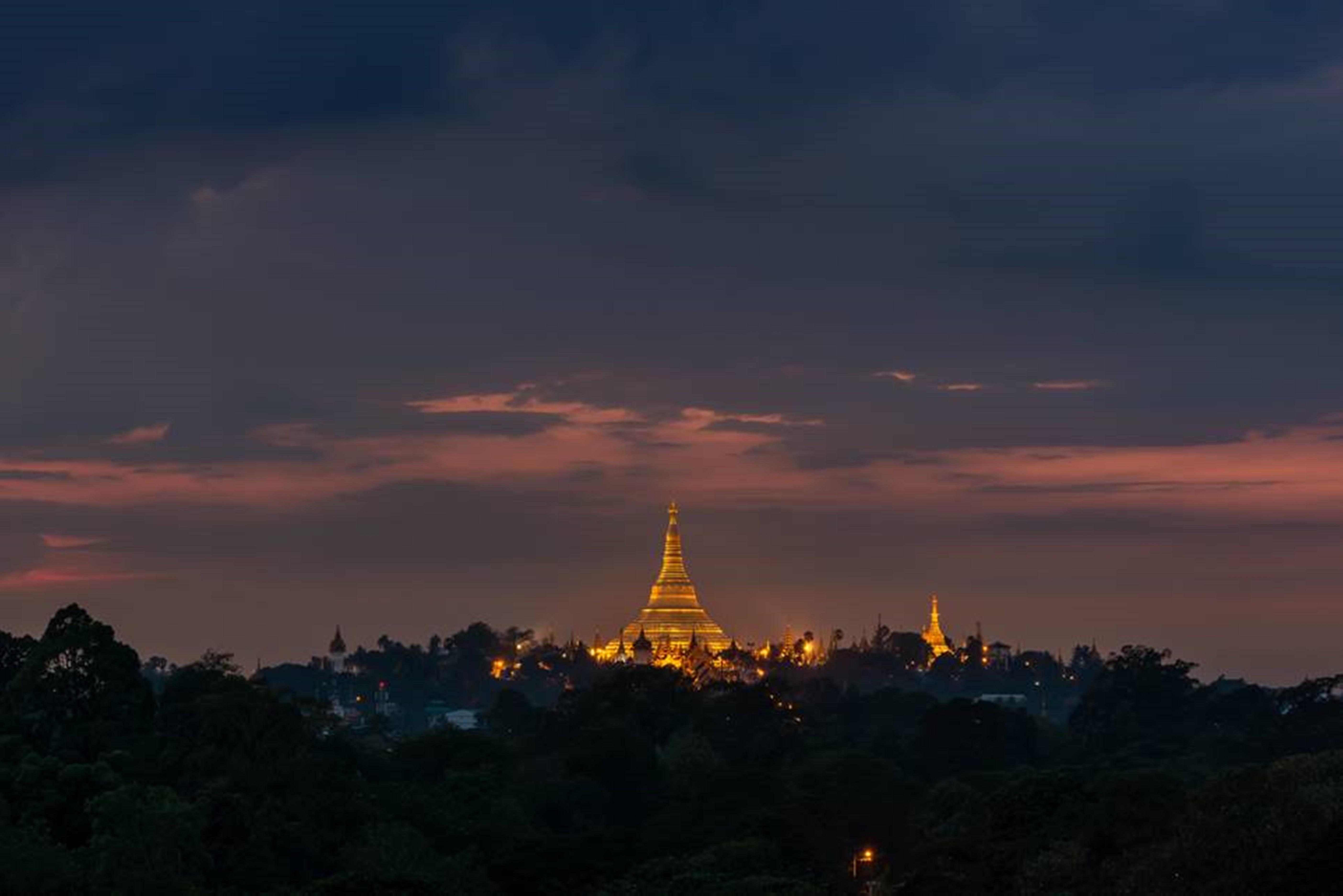 Chatrium Hotel Royal Lake Yangon Bagian luar foto