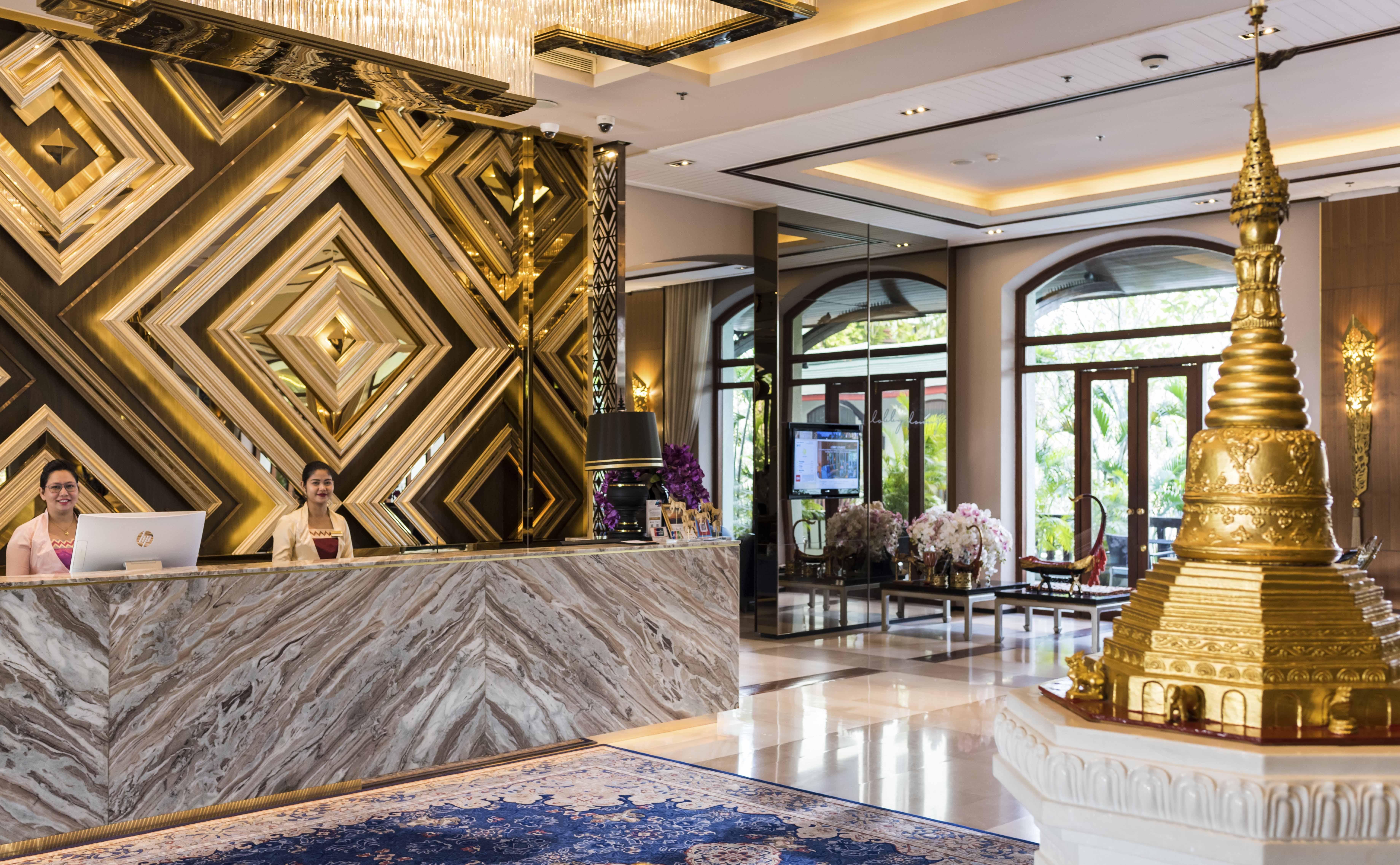 Chatrium Hotel Royal Lake Yangon Bagian luar foto