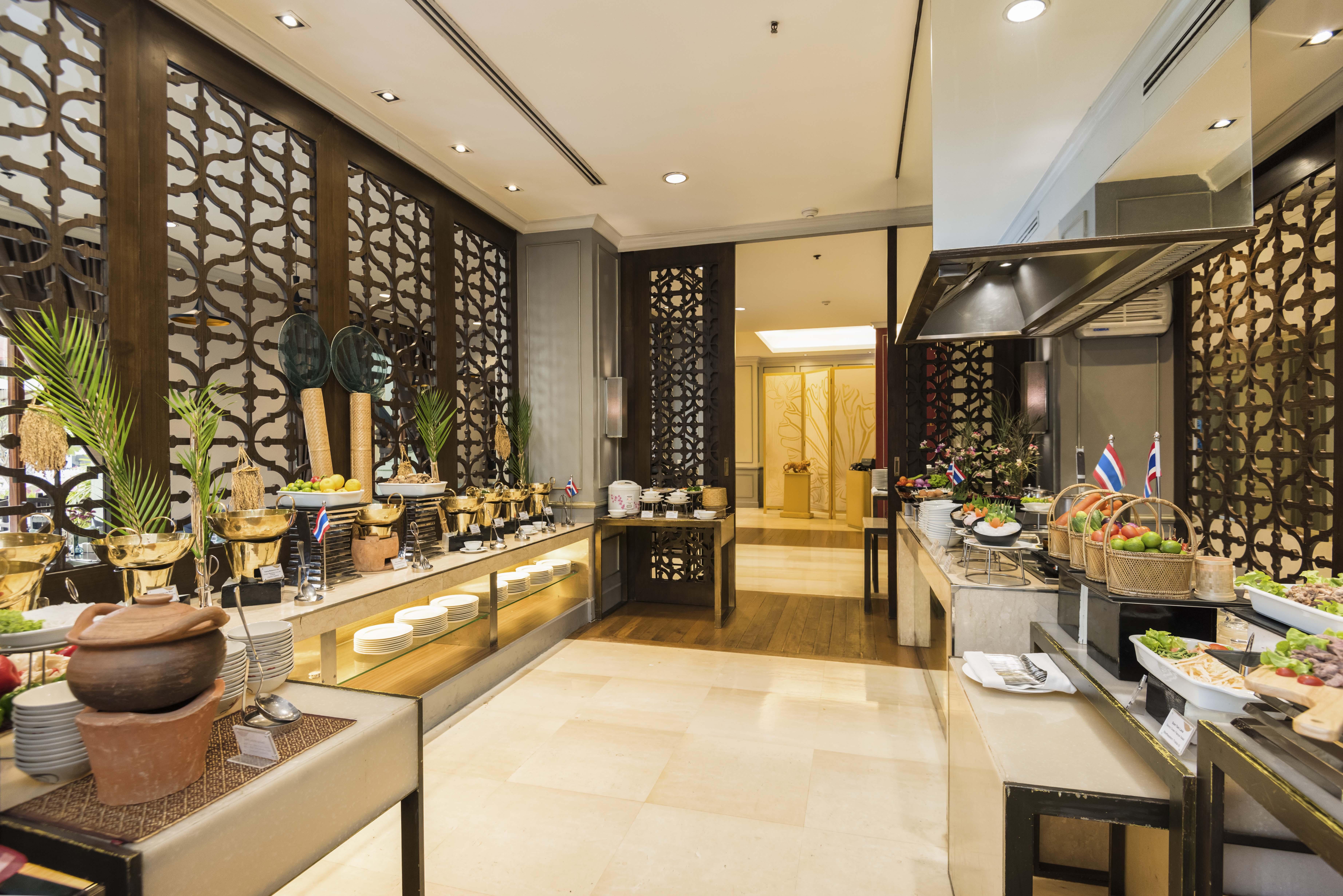 Chatrium Hotel Royal Lake Yangon Bagian luar foto