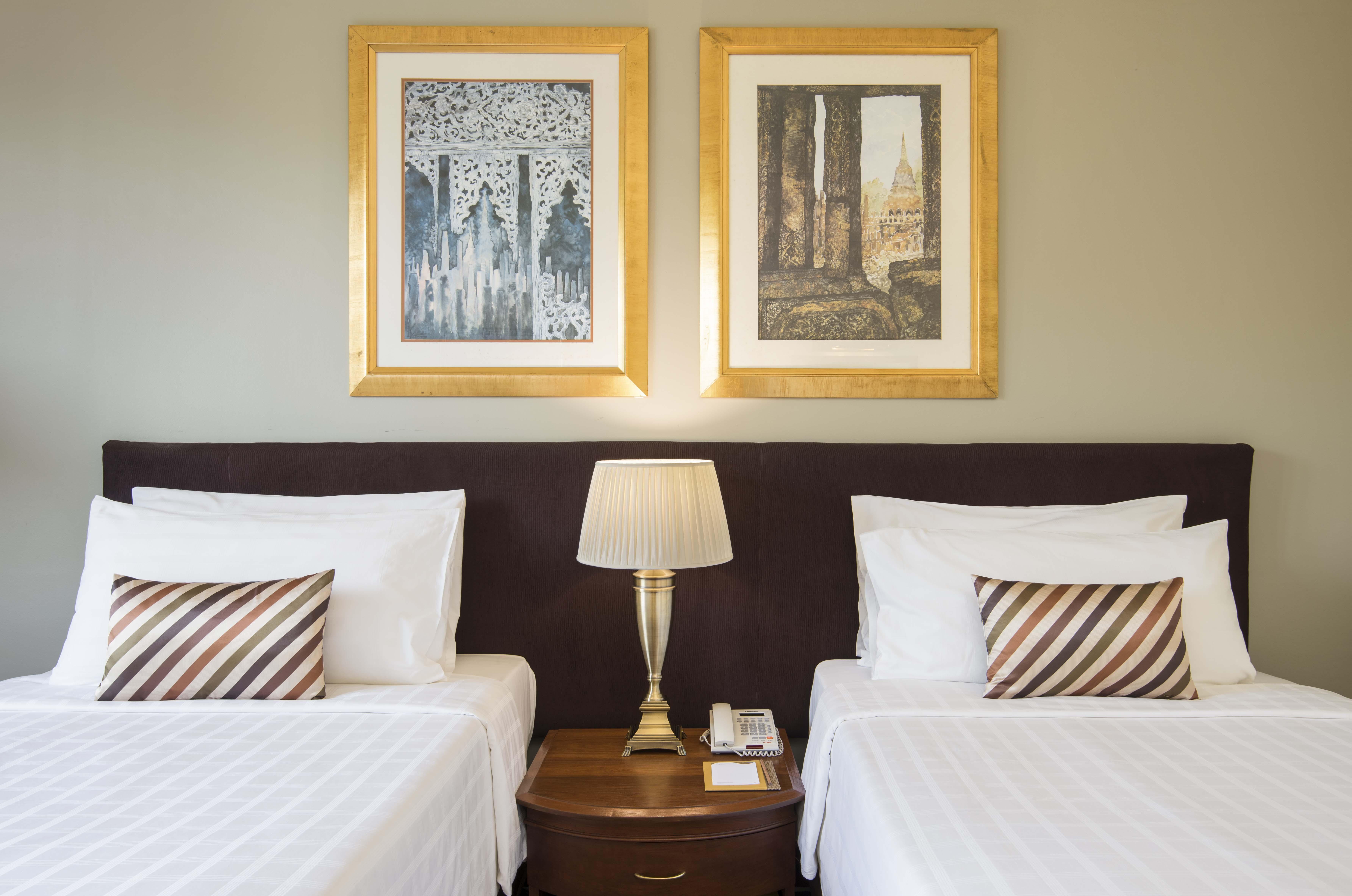 Chatrium Hotel Royal Lake Yangon Bagian luar foto