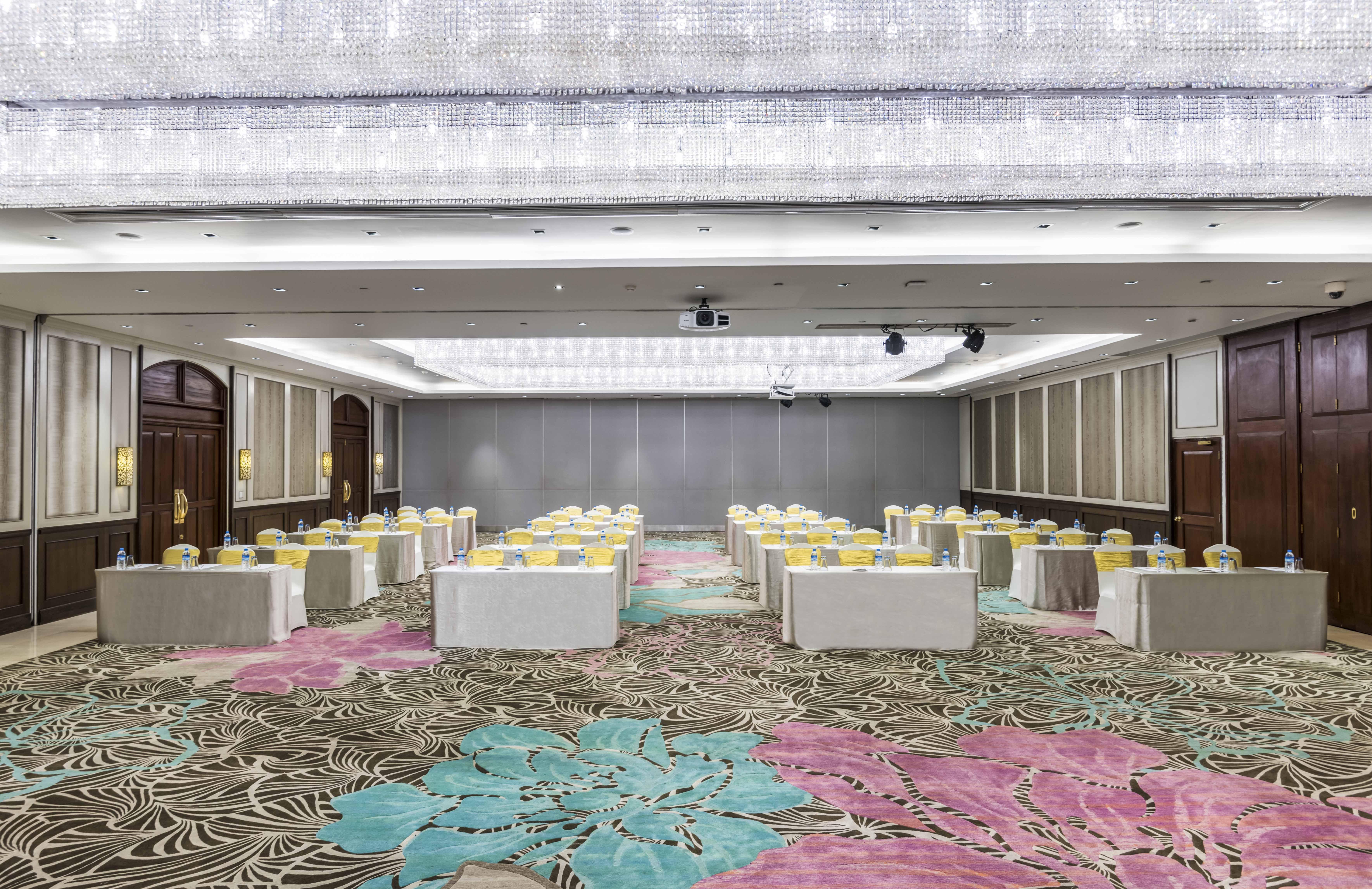 Chatrium Hotel Royal Lake Yangon Bagian luar foto