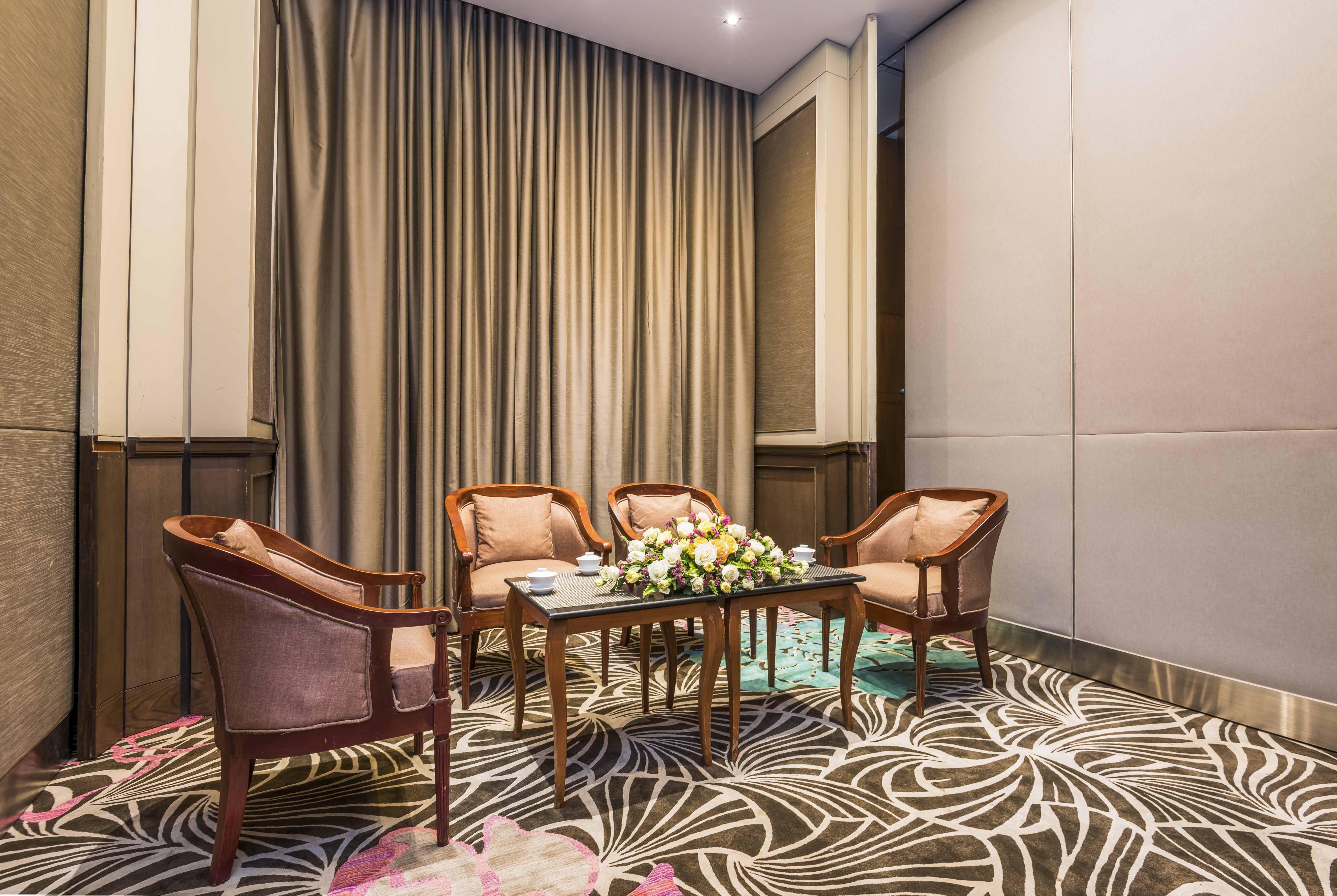 Chatrium Hotel Royal Lake Yangon Bagian luar foto