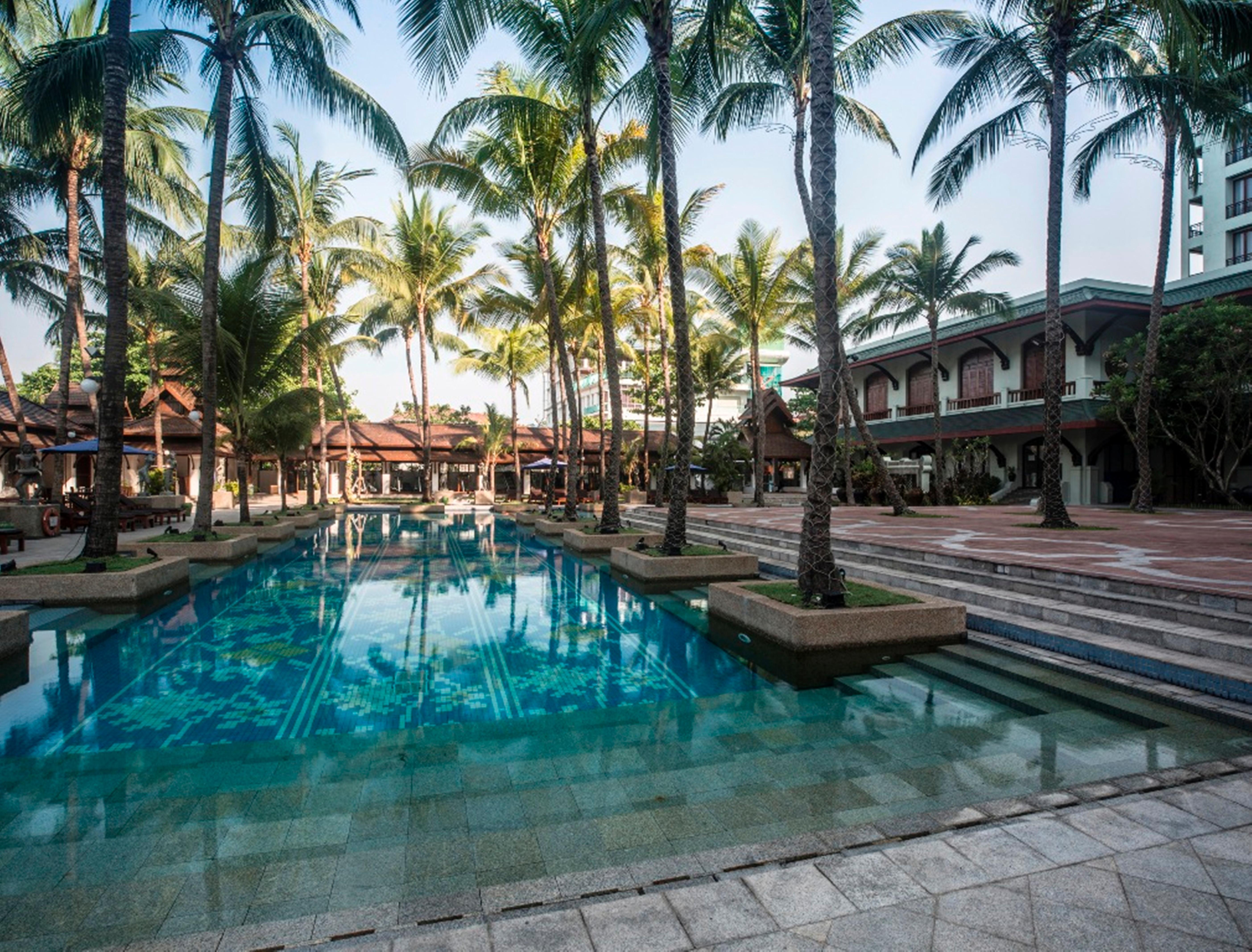 Chatrium Hotel Royal Lake Yangon Bagian luar foto