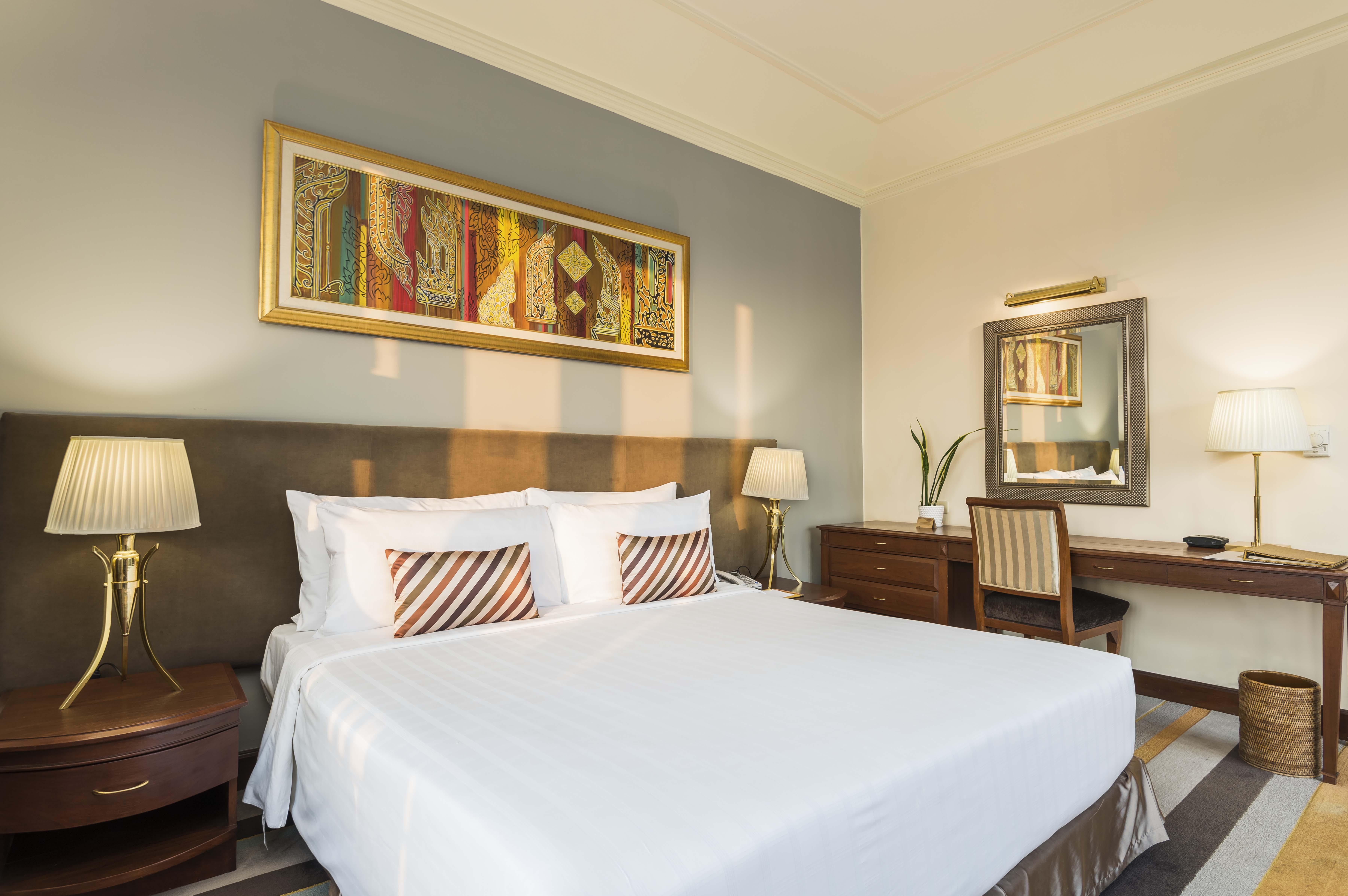 Chatrium Hotel Royal Lake Yangon Bagian luar foto