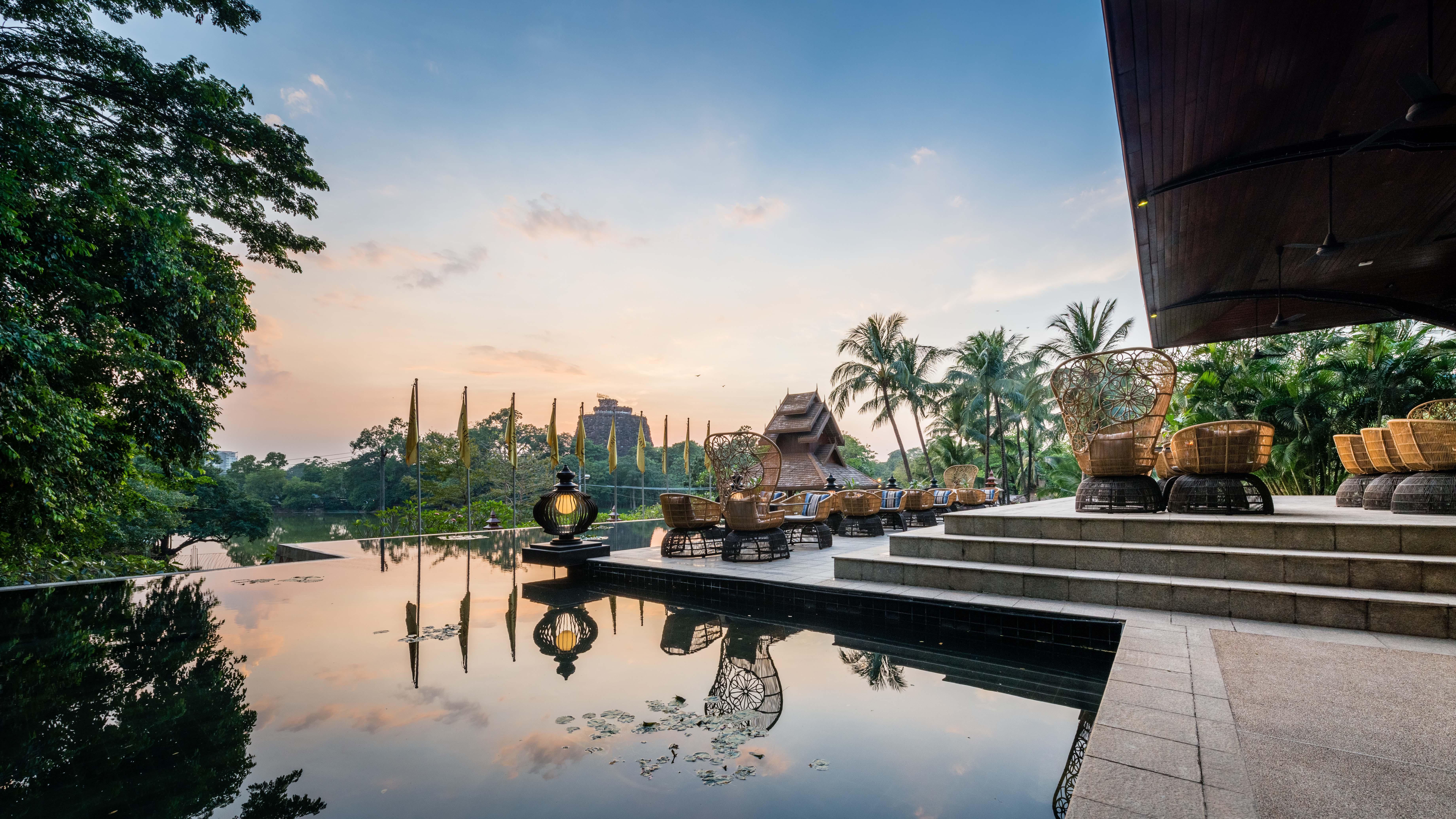 Chatrium Hotel Royal Lake Yangon Bagian luar foto